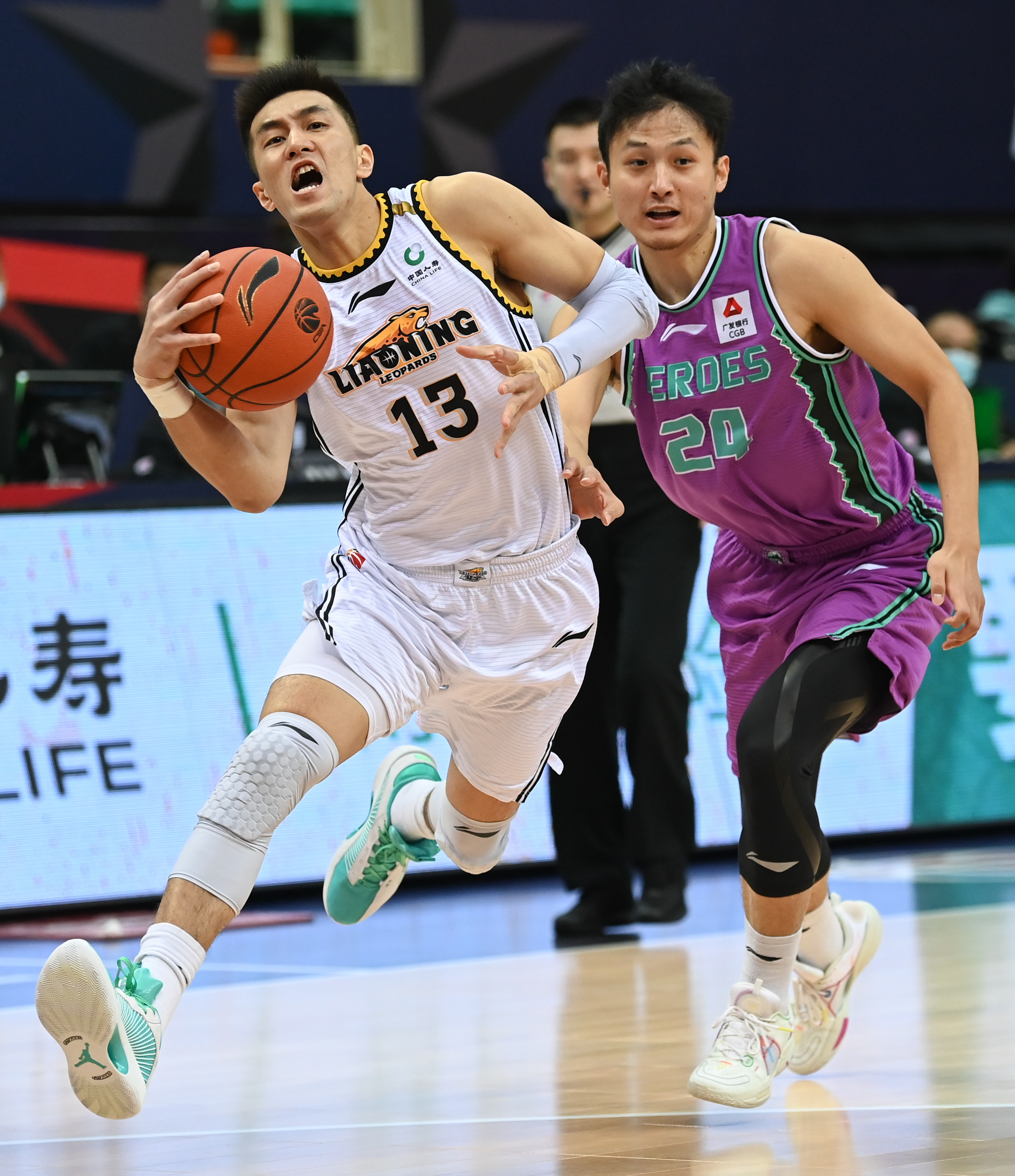 尼斯发布备战花絮,赛前完成体检,CBA常规赛任务艰巨,纪律约束更严格 尼斯发布备战花絮,赛前完成体检,CBA常规赛任务艰巨,纪律约束更严格