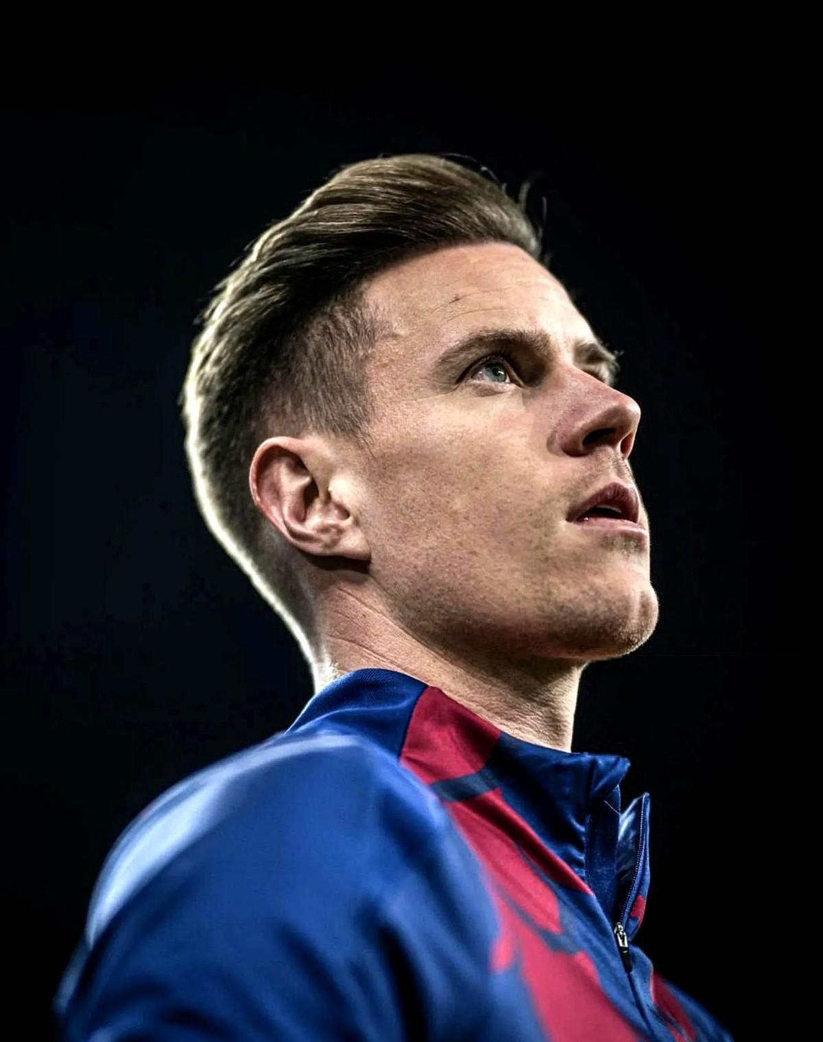 关于西汉姆发布备战花絮,关键时刻状态回暖,德甲任务艰巨,轮换策略成焦点的信息 关于西汉姆发布备战花絮,关键时刻状态回暖,德甲任务艰巨,轮换策略成焦点的信息